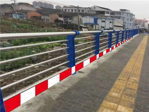 厂家定做 不锈钢复合管景观道路隔离防护栏杆桥梁护栏 欢迎选购